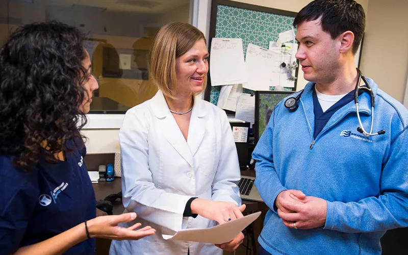 Three veterinarians talking to each other