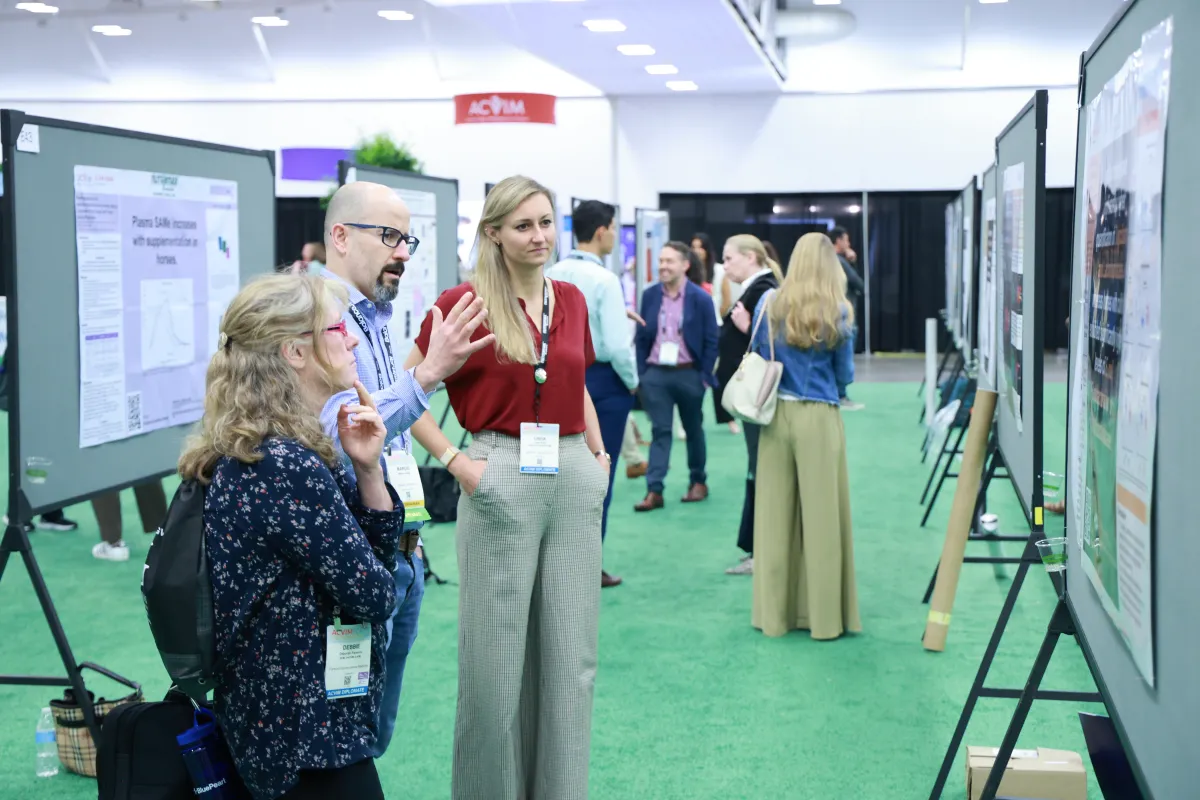 ACVIM microvolunteers judge posters during the 2025 ACVIM Forum