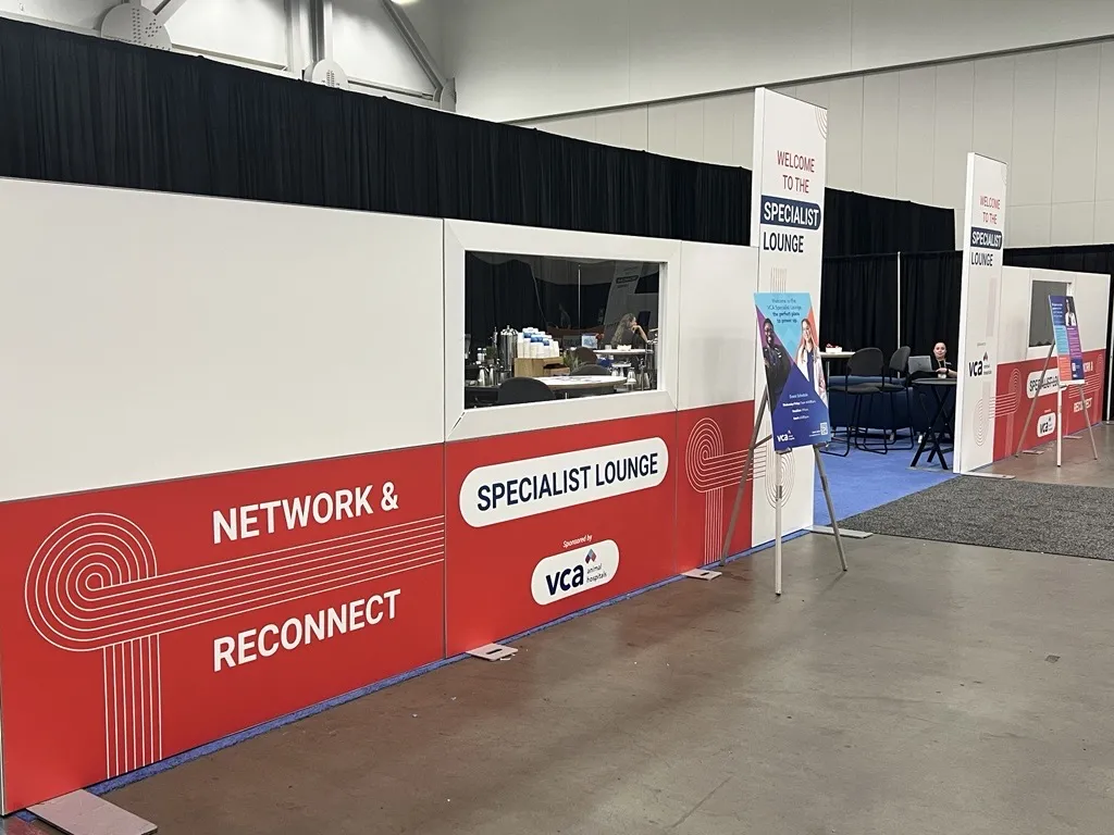 signs that read specialist lounge