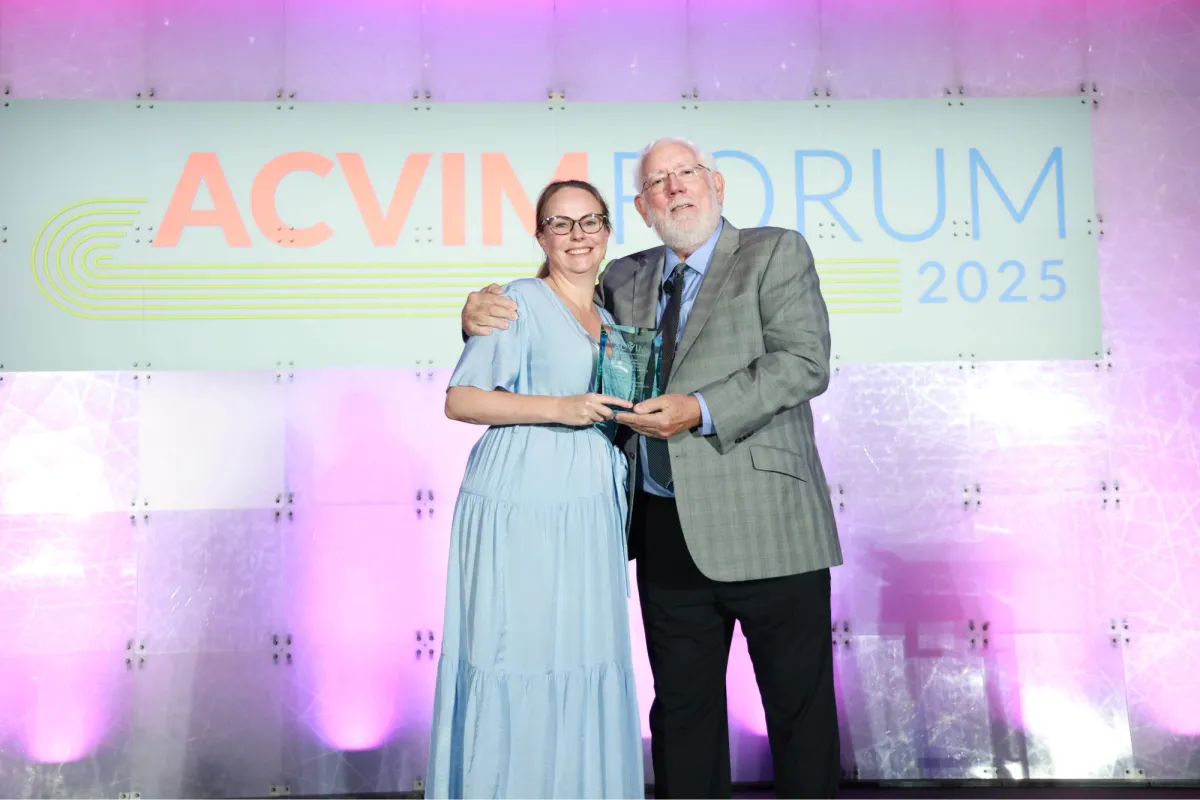 Raelene Wouda accepts the Fenner Award from Dr. William Fenner