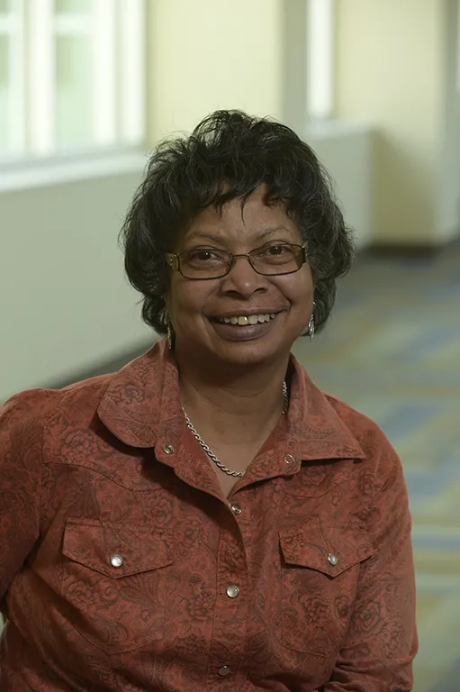 Dr. Saralyn Smith-Carr professional headshot University of Auburn