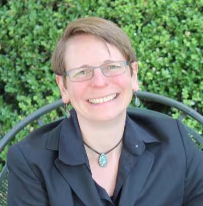 Silke Hecht headshot